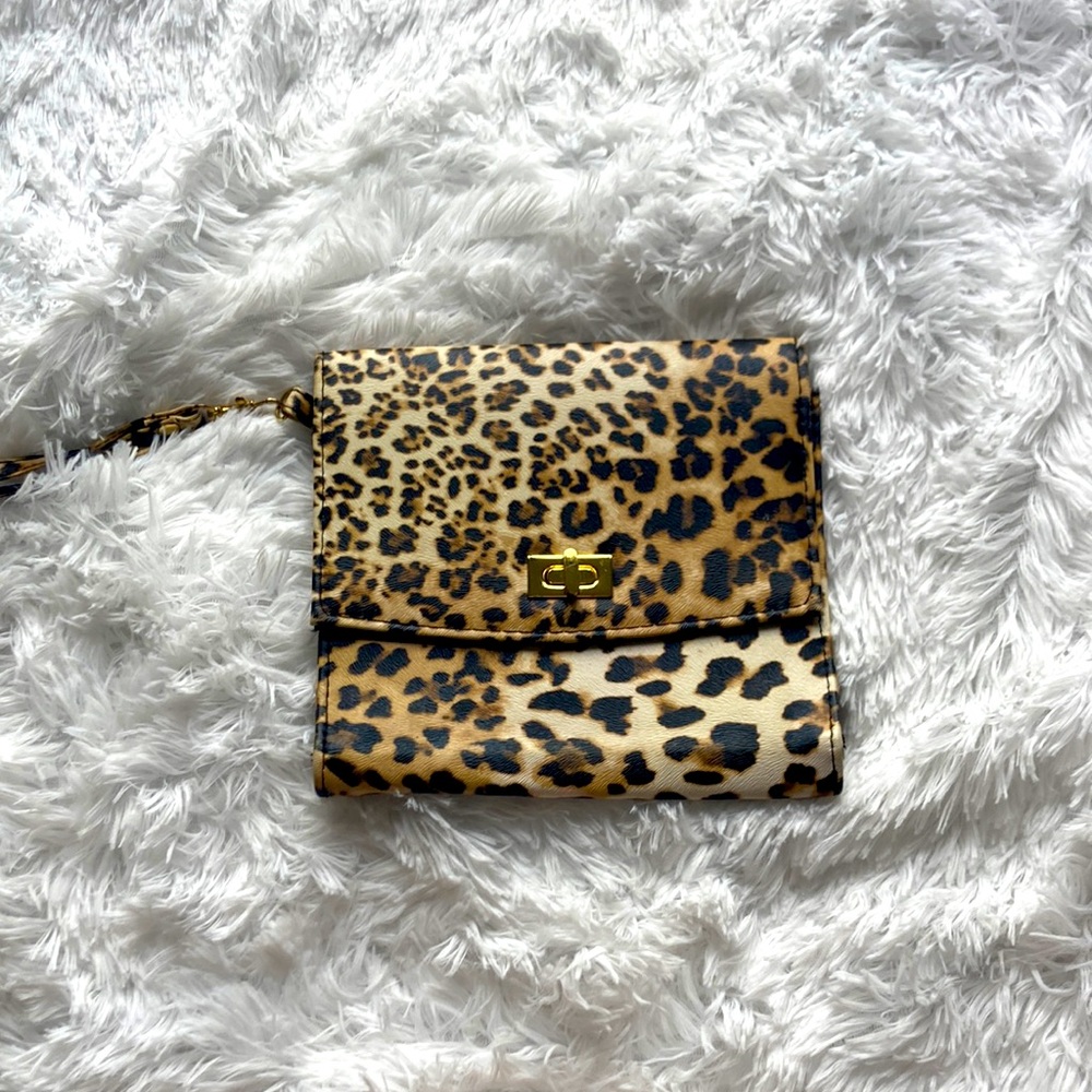 Leopard wristlet! - Picture 1 of 5